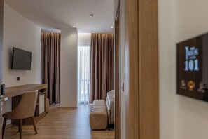 Deluxe Double Room, Sea View | Hypo-allergenic bedding, individually decorated, individually furnished - Hotel Keos (Sarandë)