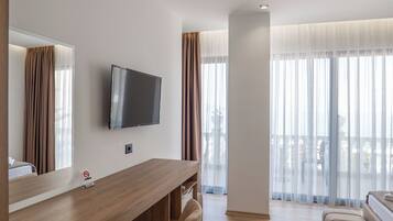 Dobbeltrom – deluxe, sjøutsikt | Allergitestet sengetøy, individuelt dekorert og individuelt innredet