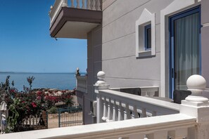 Hypo-allergenic bedding, individually decorated, individually furnished - Hotel Keos (Sarandë)