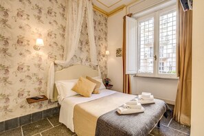 Minibar, in-room safe, individually decorated, individually furnished - Bbdelux - Colosseo12 (Rome)