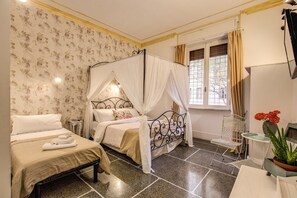 Classic Triple Room - Bbdelux - Colosseo12 (Rome)