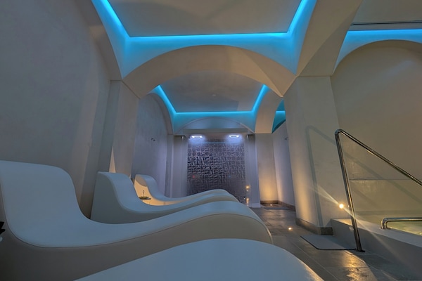 Couples treatment rooms, Turkish bath, aromatherapy, reflexology