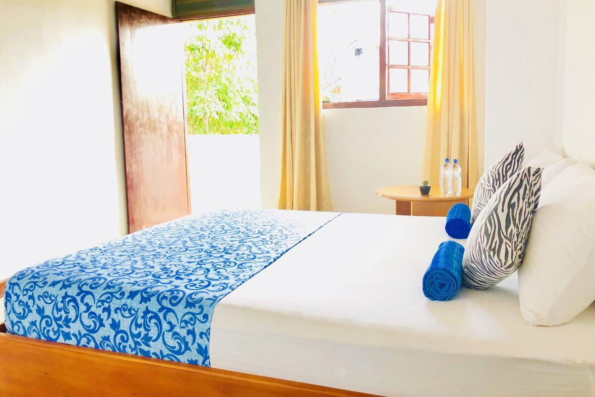 Double Room, Shared Bathroom | Premium bedding, in-room safe, desk, free WiFi