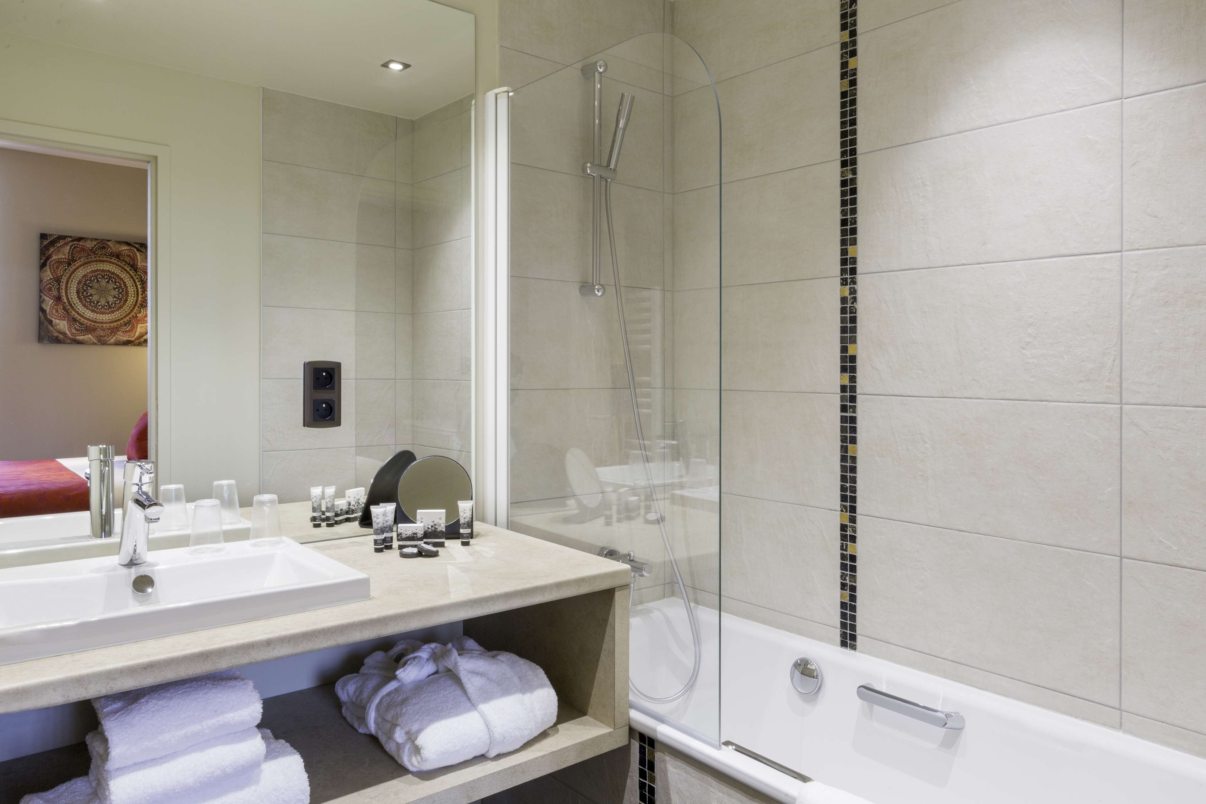 classic room, 1 queen bed, non smoking interior, (twin bed on request) | bathroom | free toiletries, hair dryer, dressing gowns, slippers