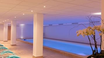 Indoor pool, pool loungers
