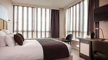 Superior Room, 1 Queen Bed, Non Smoking | Premium bedding, pillow-top beds, in-room safe, desk