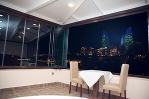 الإطلالة من المنشأة