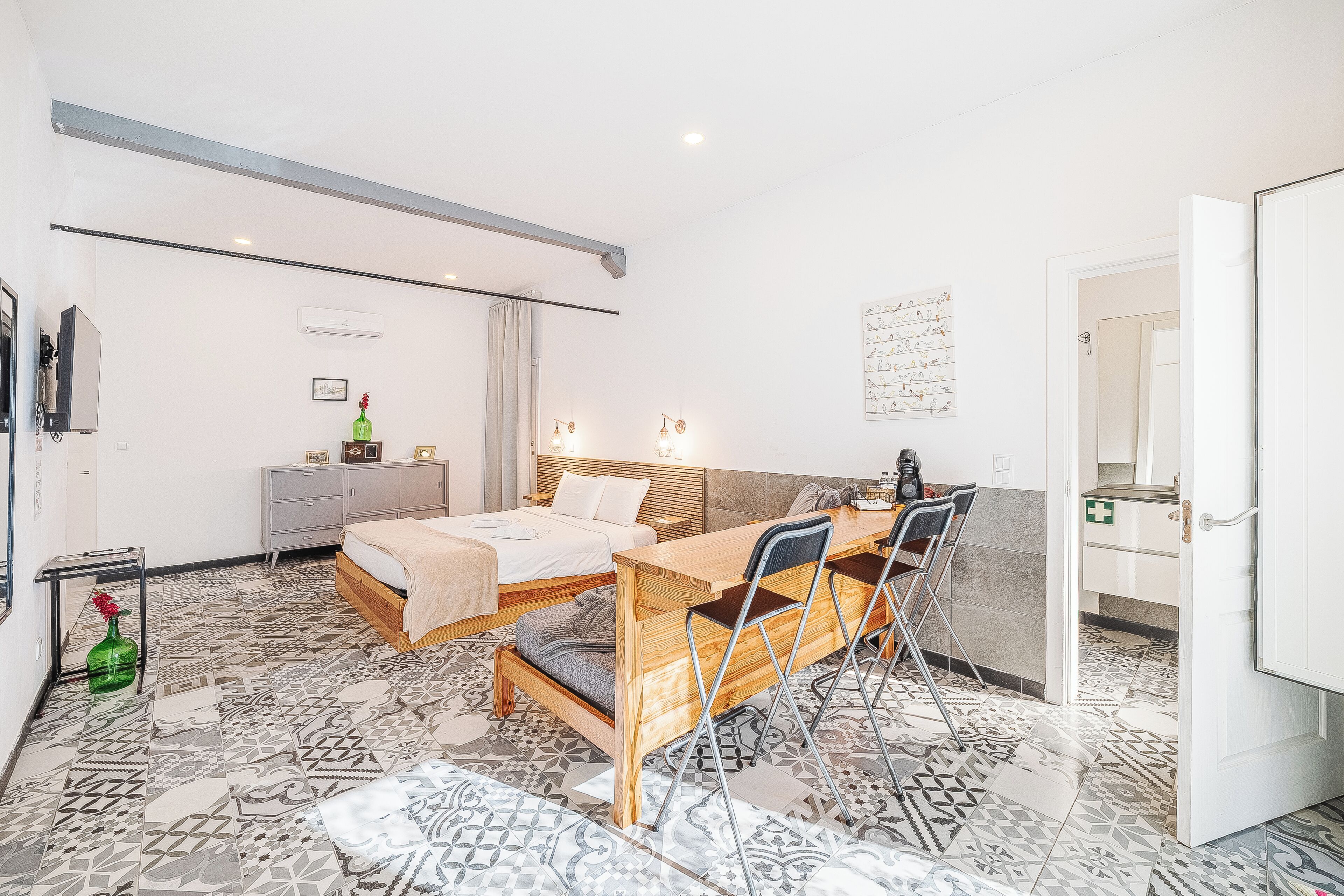 Classic Studio | Blackout drapes, iron/ironing board, free WiFi, bed sheets