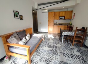 Appartement, 1 chambre | Aire de séjour | Téléviseur à écran plat