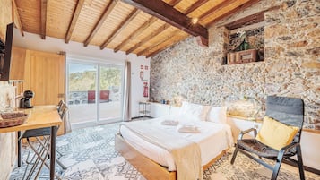 Estudio, 2 habitaciones | Cortinas blackout, tabla de planchar con plancha y wifi gratis