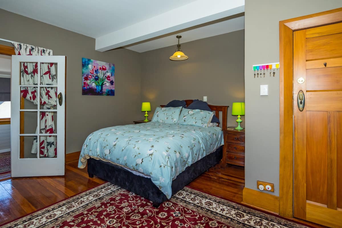 Suite (Wild Flower) | Ropa de cama de alta calidad, tabla de planchar con plancha, wifi gratis
