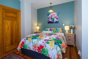 Wisteria Suite | Premium bedding, iron/ironing board, free WiFi, bed sheets - The Sanctuary Beach Side (Timaru)