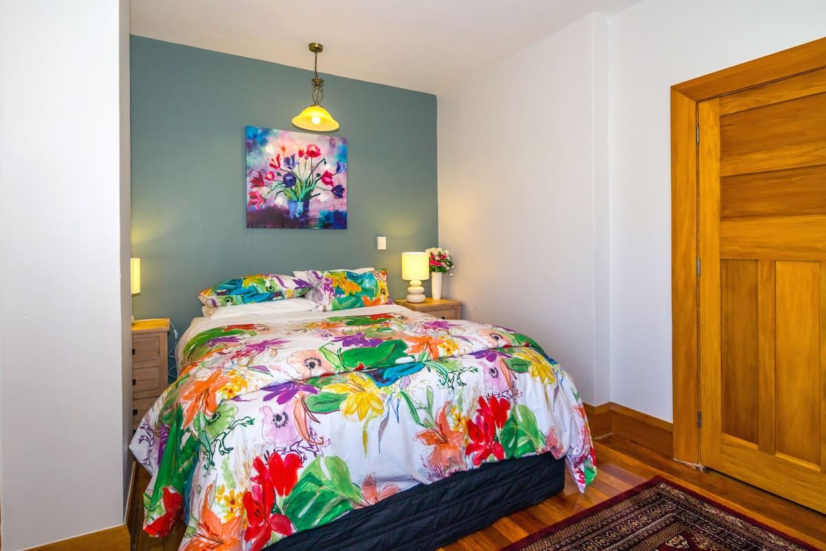 Suite (Wisteria) | Ropa de cama de alta calidad, tabla de planchar con plancha, wifi gratis
