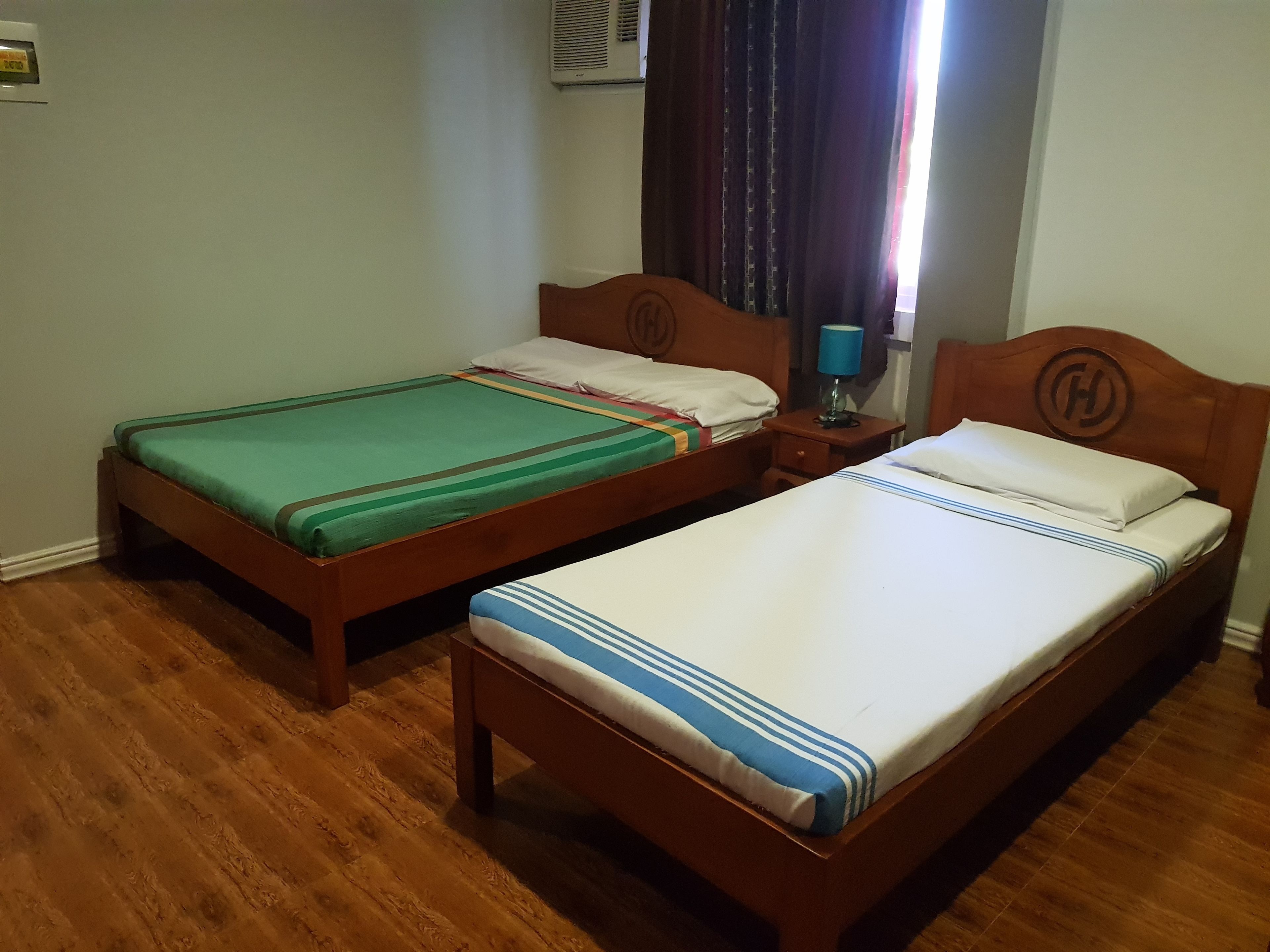 superior quadruple room | desk, free wifi, bed sheets