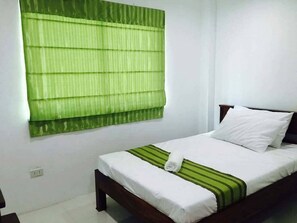 Bureau, fer et planche à repasser, Wi-Fi gratuit