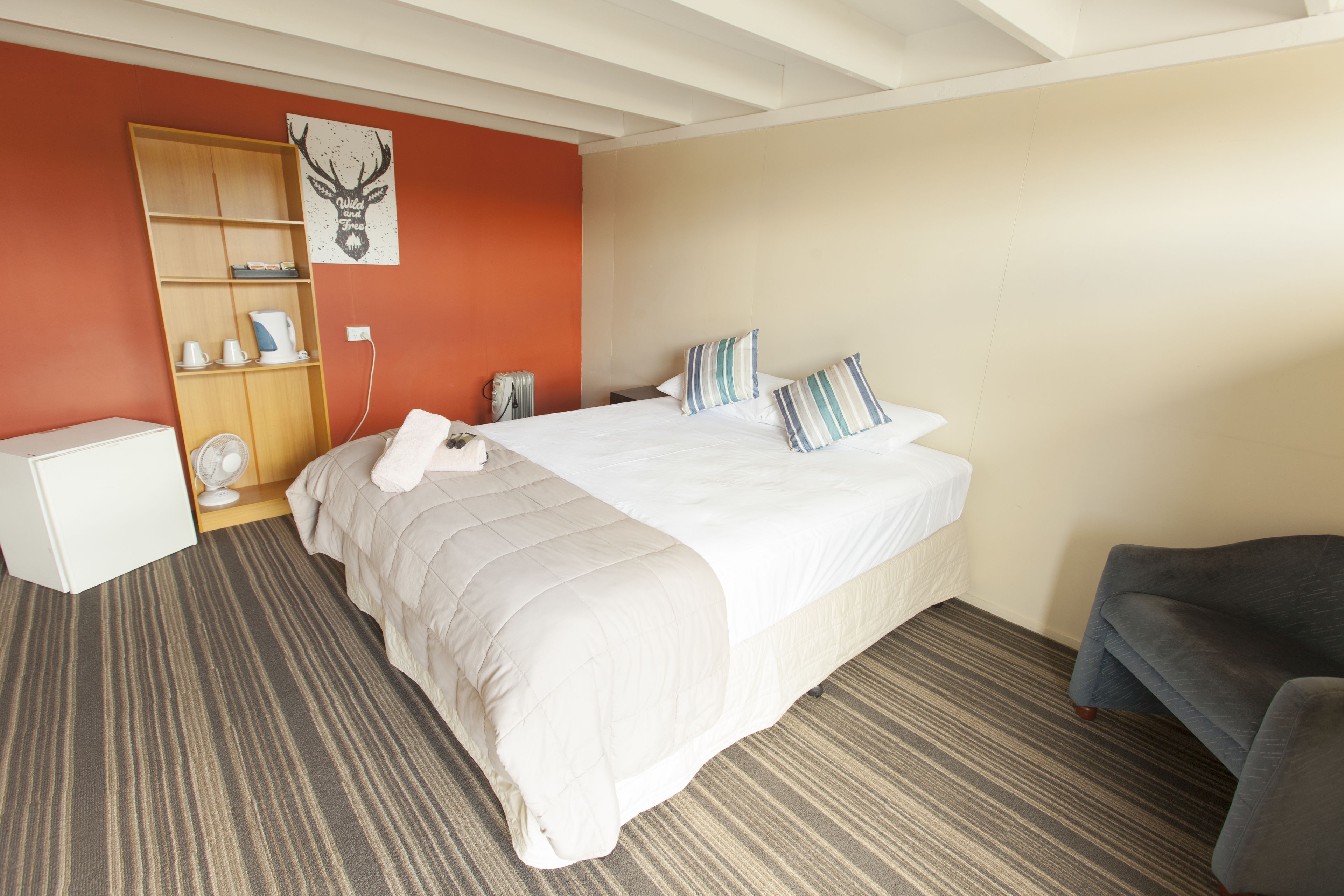 double room, 1 queen bed | free wifi, bed sheets