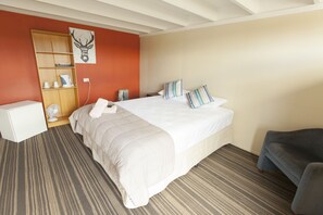 Double Room, 1 Queen Bed | Free WiFi, bed sheets - Beachcomber Lodge & Backpacker (Kaitaia)