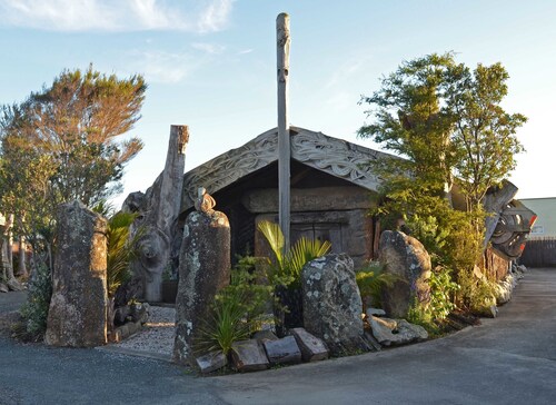 Beachcomber Lodge & Backpacker