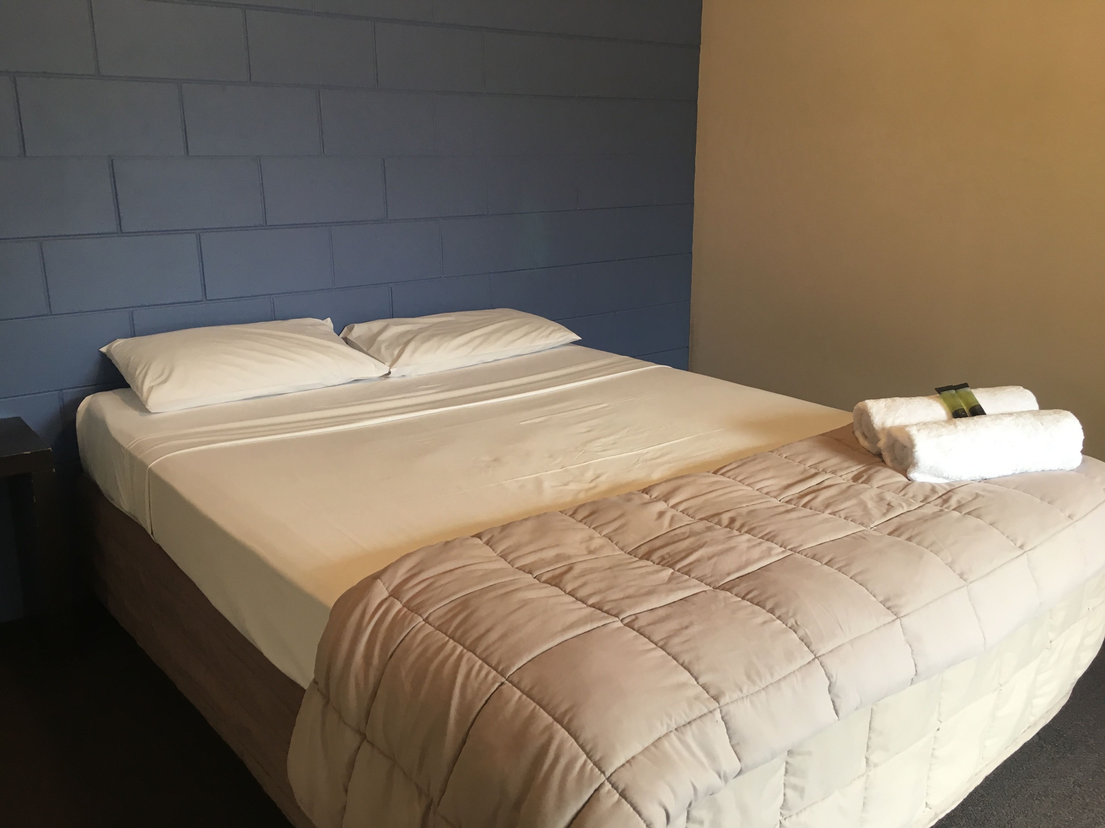 economy double room, 1 queen bed, non smoking, ground floor | free wifi, bed sheets