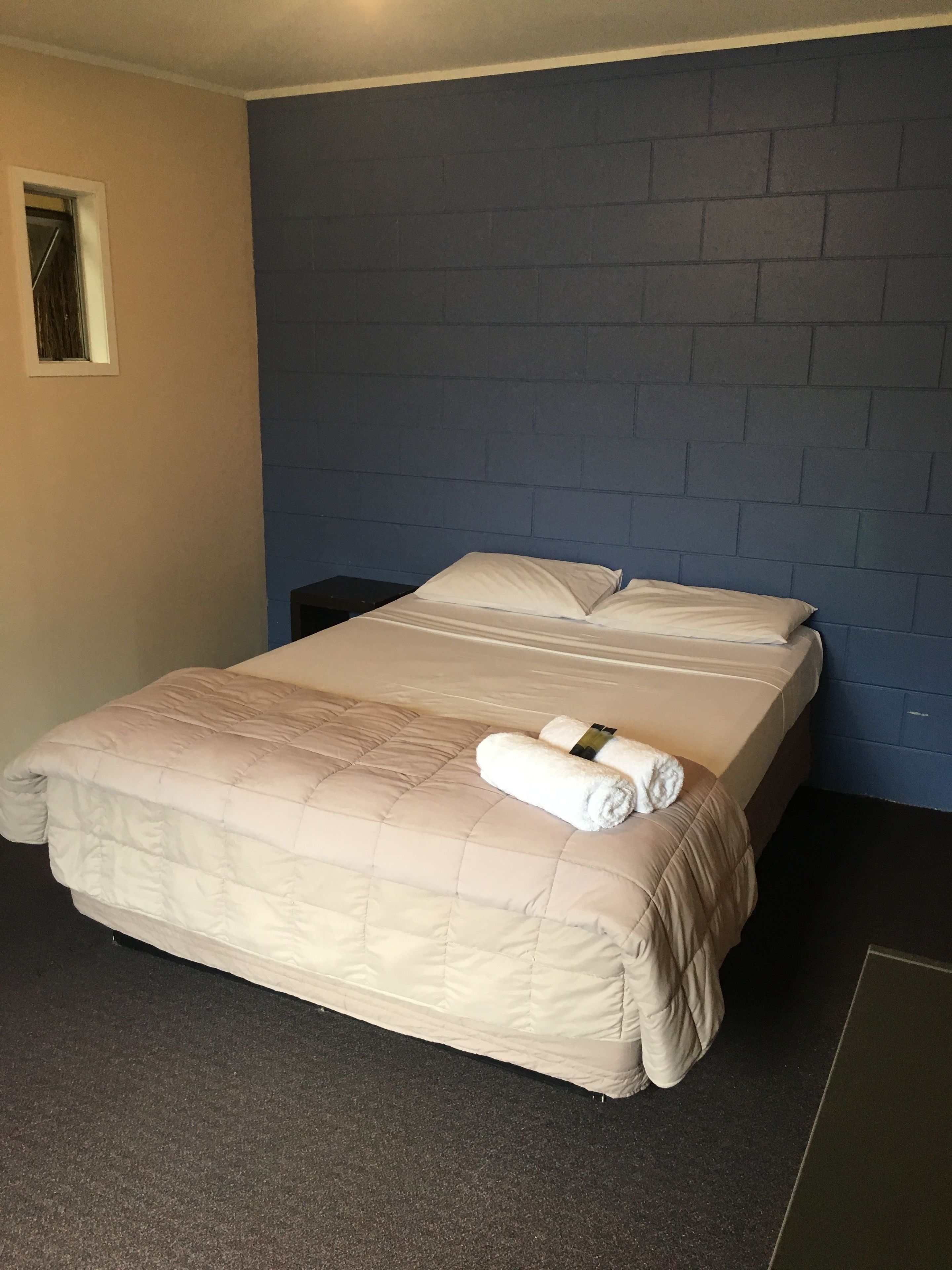 economy double room, 1 queen bed, non smoking, ground floor | free wifi, bed sheets