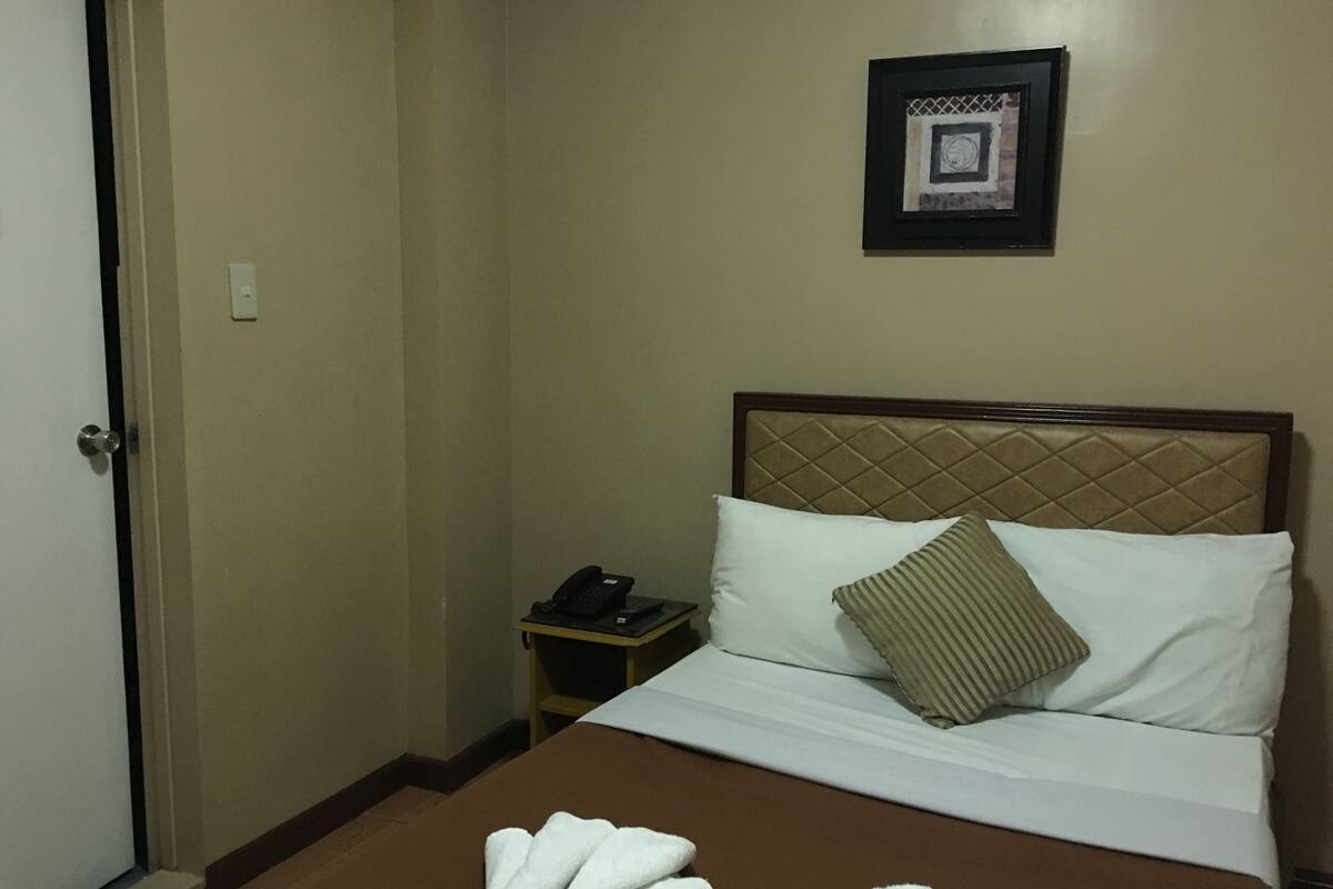 Double Room | Desk, rollaway beds (surcharge)