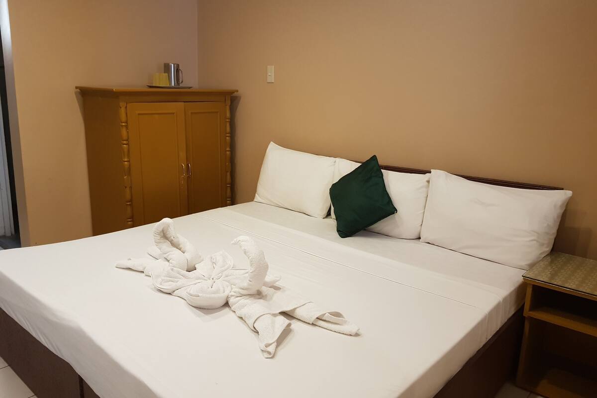Superior Family 1 | Desk, rollaway beds (surcharge)