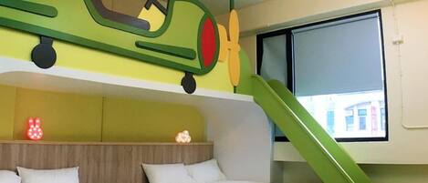 Individually decorated, desk, blackout drapes, free WiFi