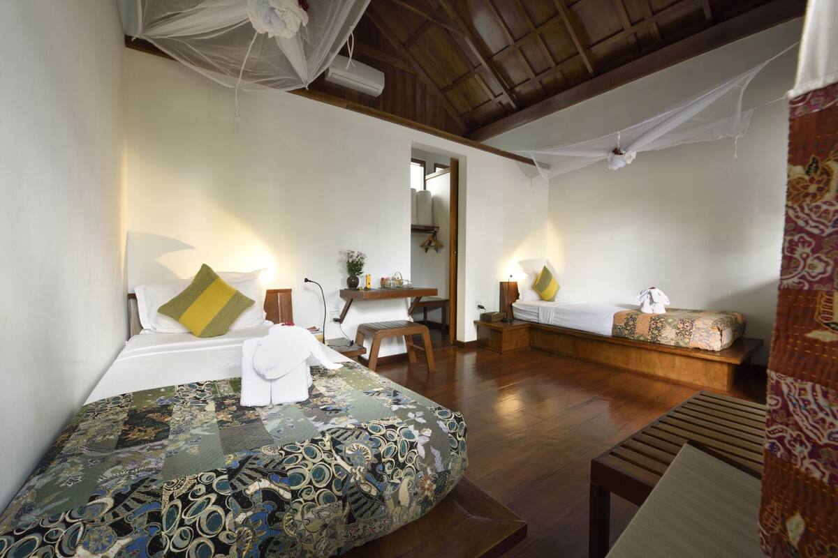 Deluxe Bungalow, 2 Single Beds | In-room safe, desk, free WiFi, bed sheets