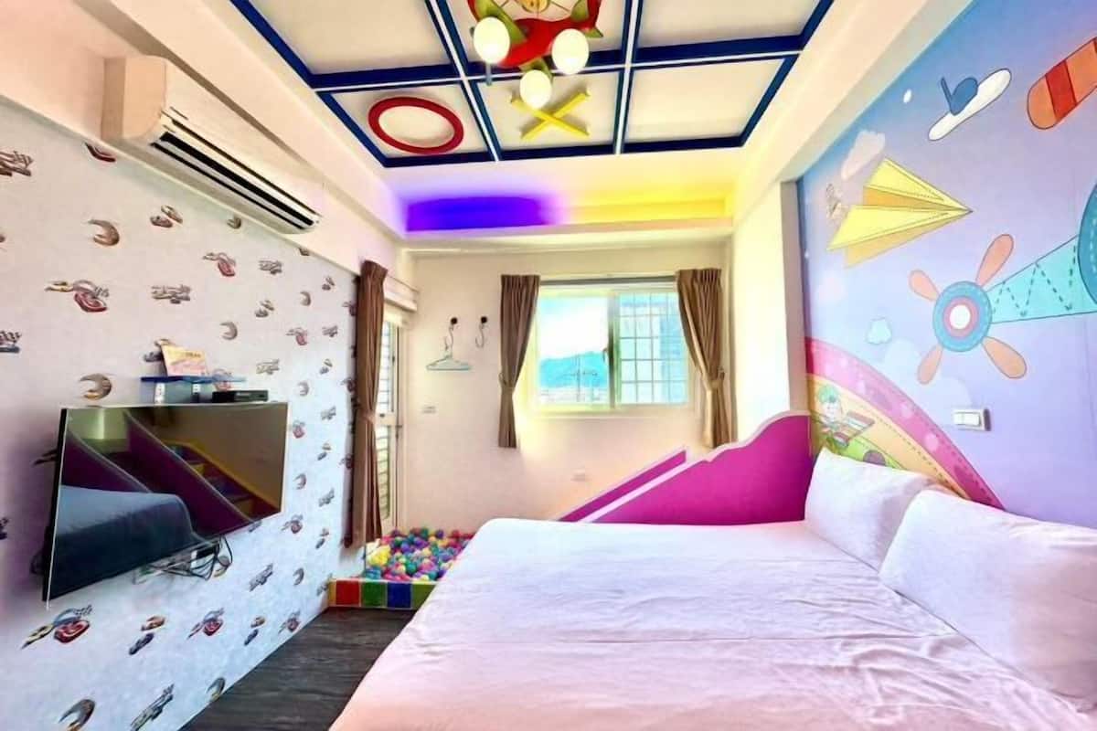 1 bedroom, blackout drapes, soundproofing, WiFi (free)