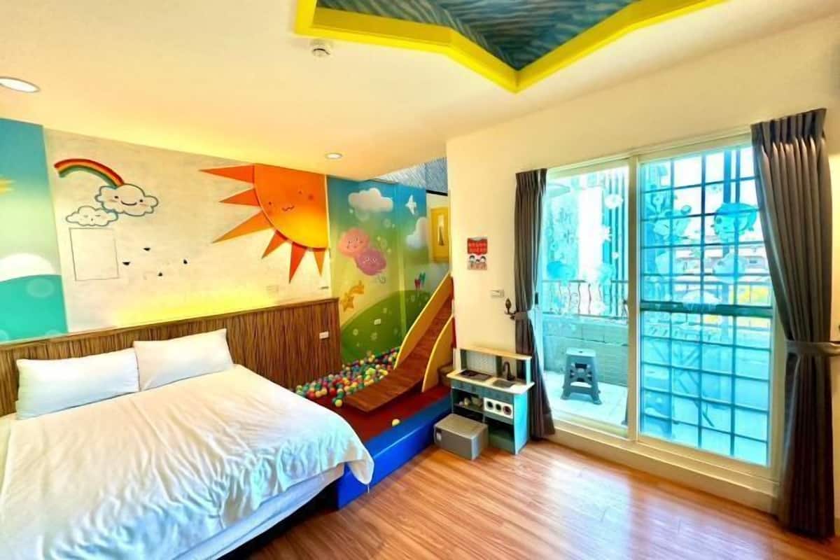 1 bedroom, blackout drapes, soundproofing, WiFi (free)