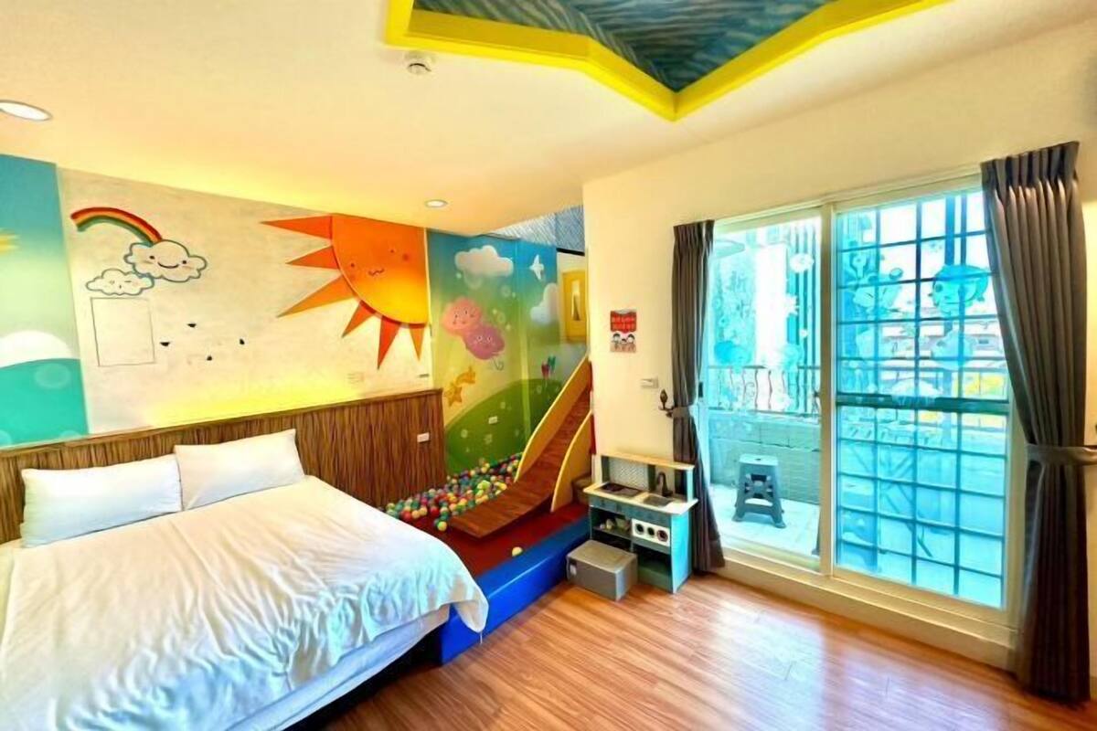 1 bedroom, blackout drapes, soundproofing, free WiFi