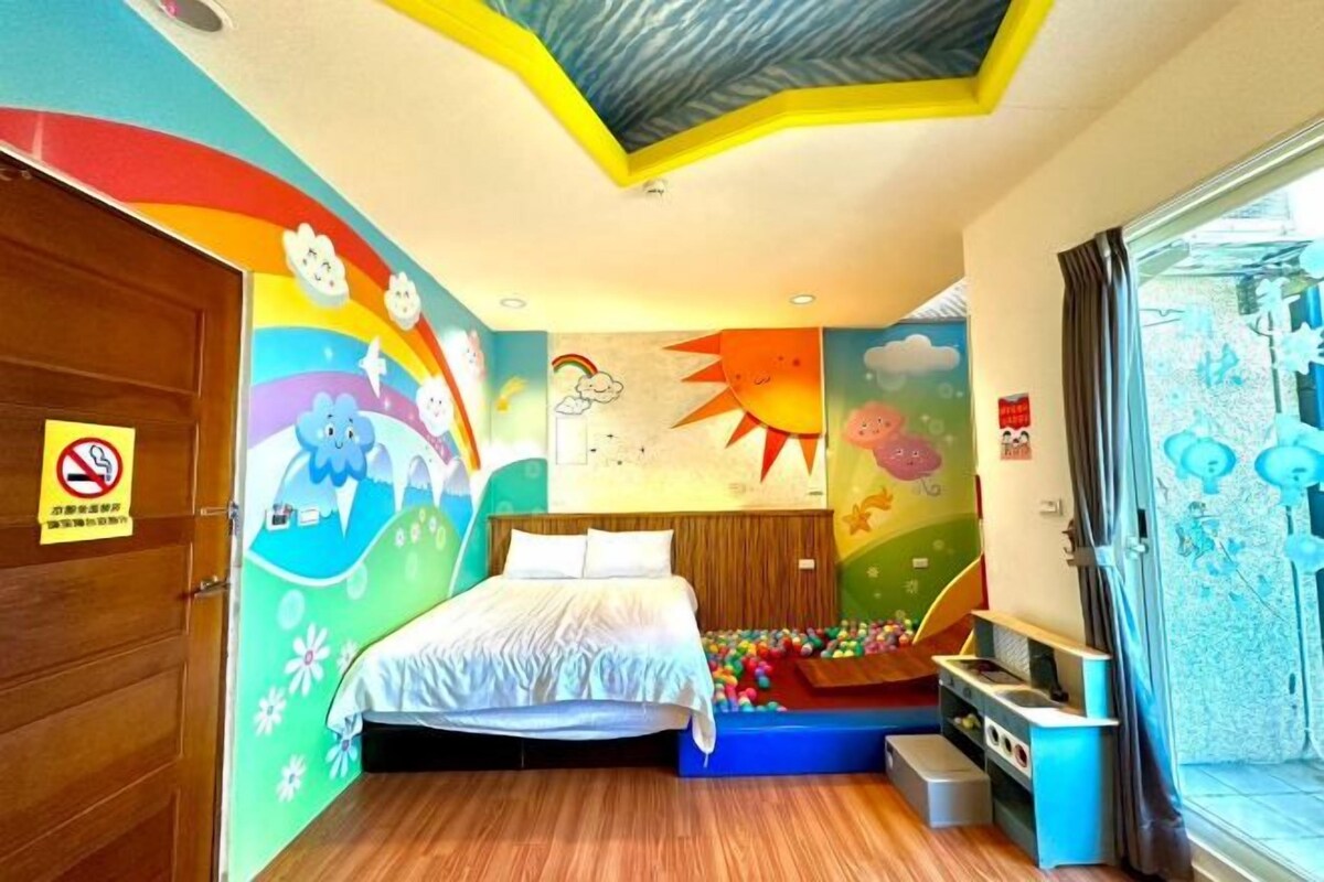 1 bedroom, blackout drapes, soundproofing, WiFi (free)