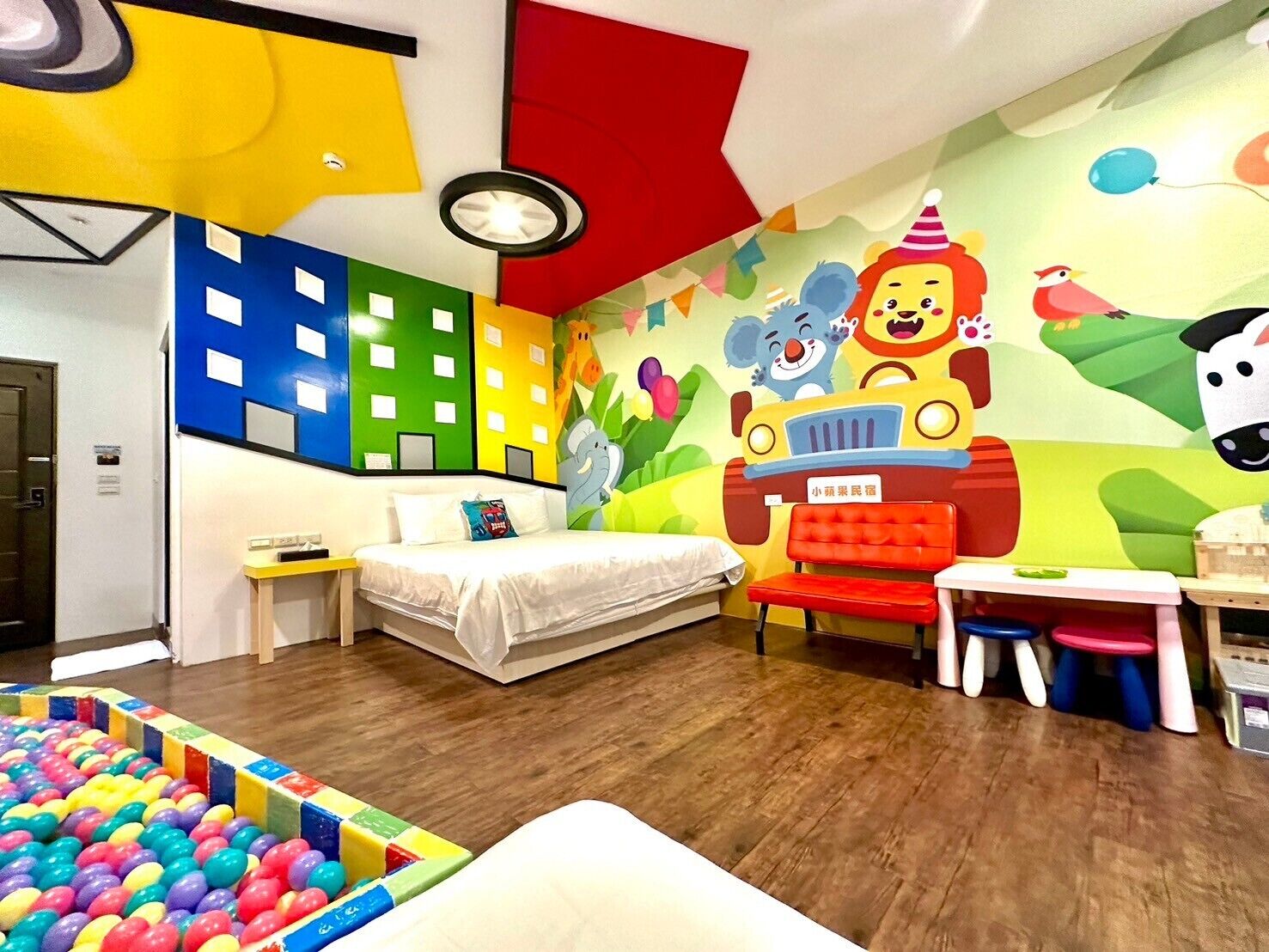 Suite Keluarga | 1 kamar tidur, tirai kedap cahaya, kedap suara, dan Wi-Fi gratis