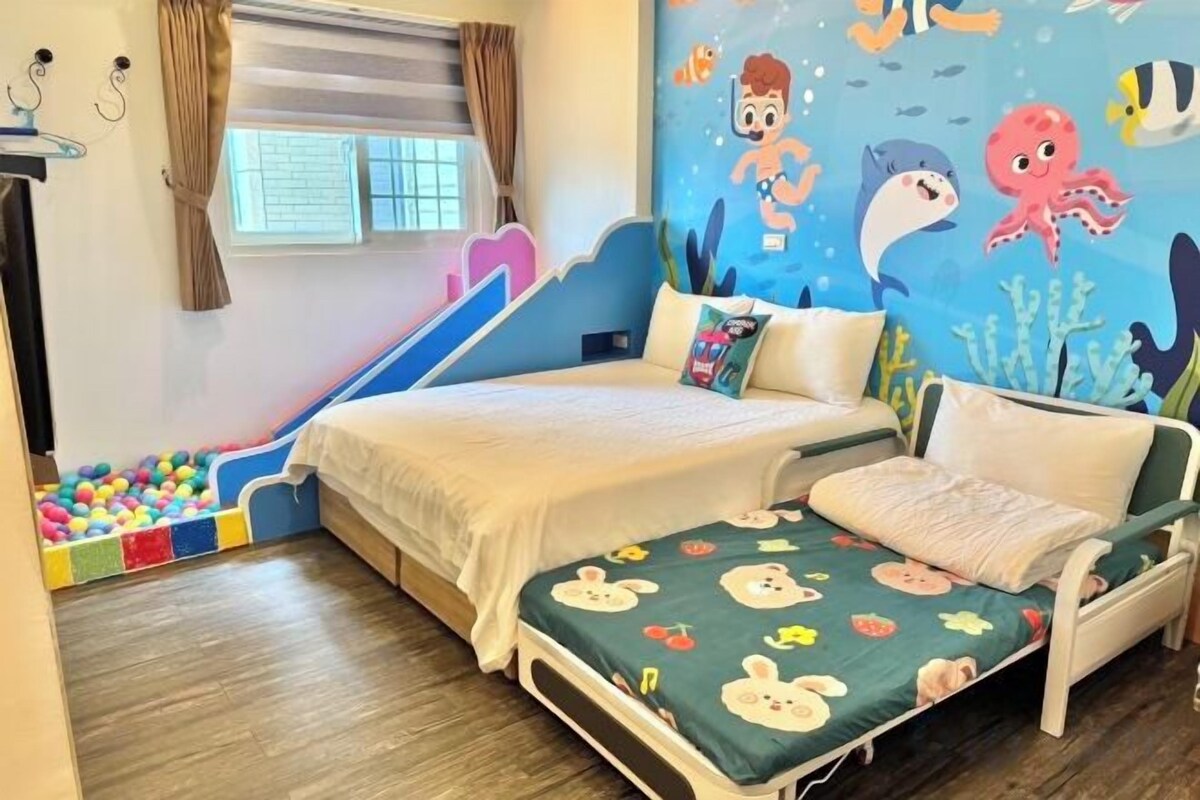 1 bedroom, blackout curtains, soundproofing, free WiFi