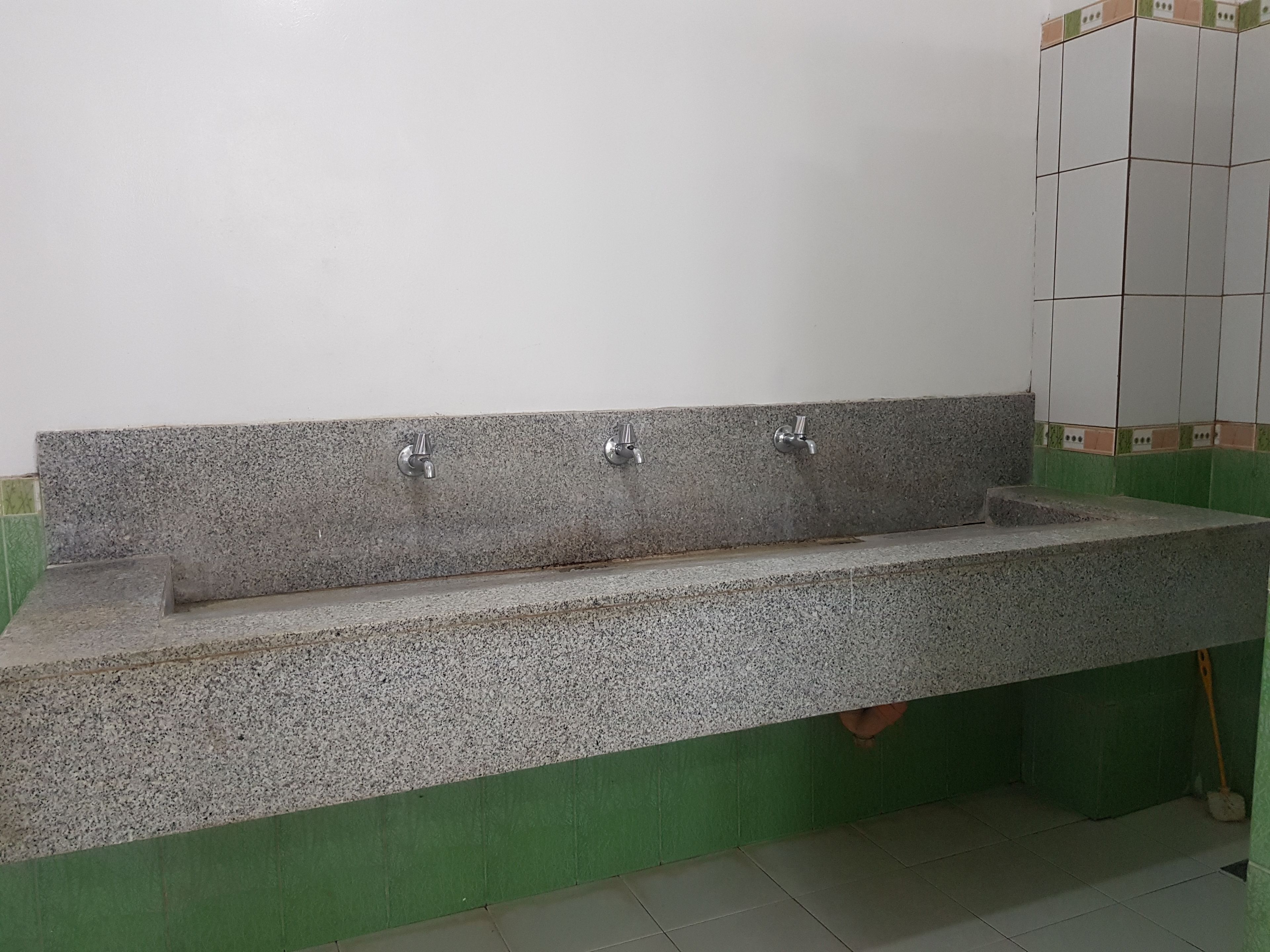 Bathroom sink