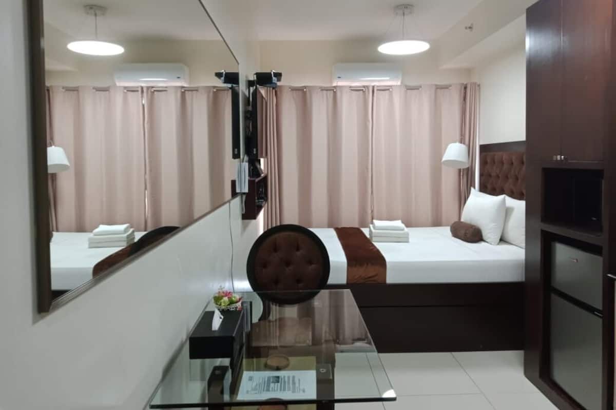 In-room safe, iron/ironing board, free WiFi, bed sheets