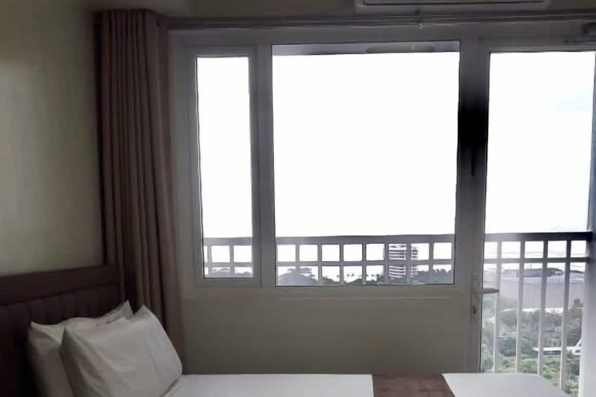 In-room safe, iron/ironing board, free WiFi, bed sheets