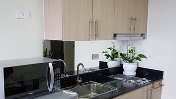 Studio with Ocean view | Private kitchenette | Mini-fridge, microwave, electric kettle, toaster