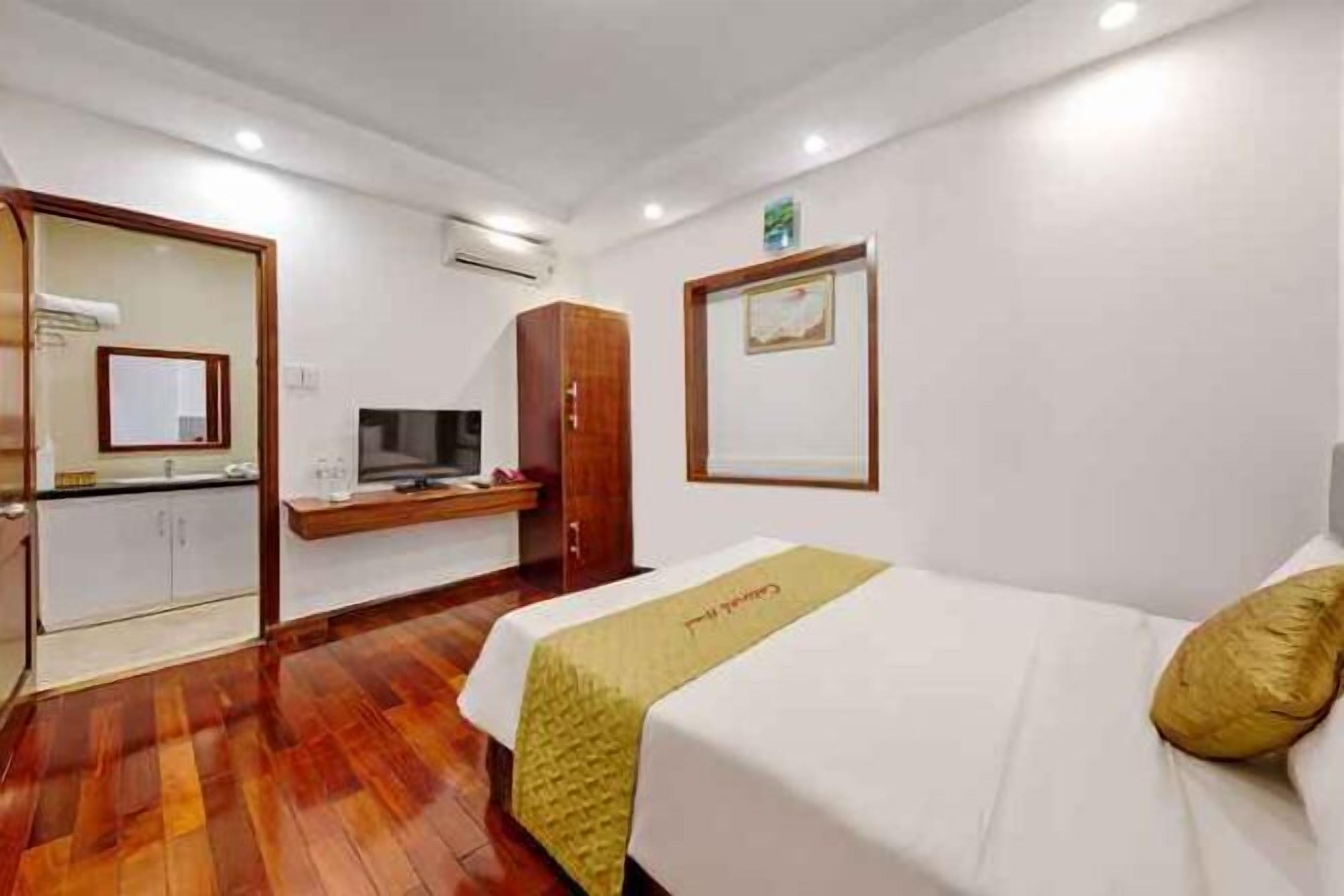 Minibar, desk, soundproofing, free WiFi