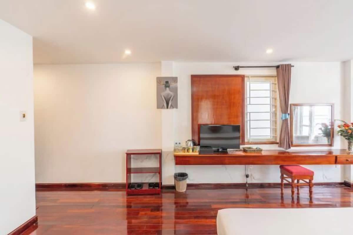 1 bedroom, minibar, desk, soundproofing
