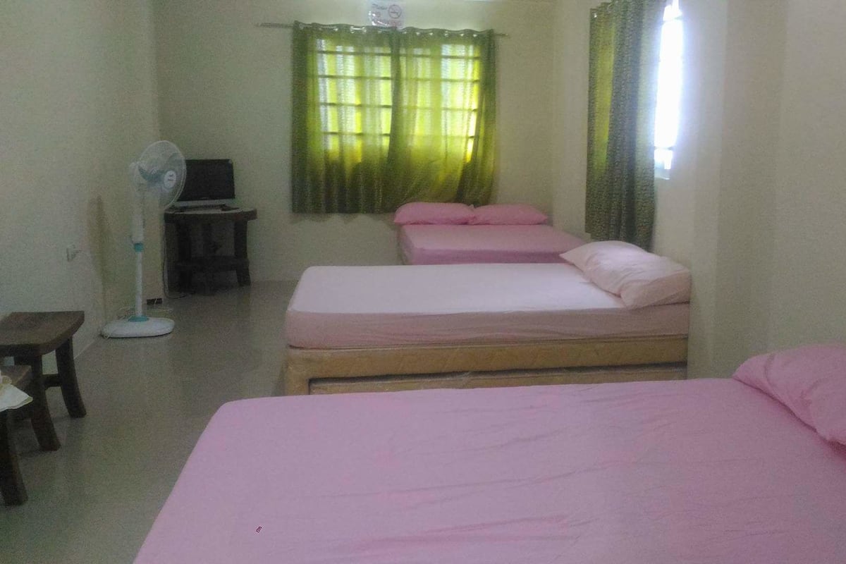 Studio | Meja, katil lipat simpan/tambahan