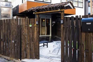 Building design - Merry Gate Osaka - Hostel (Osaka)