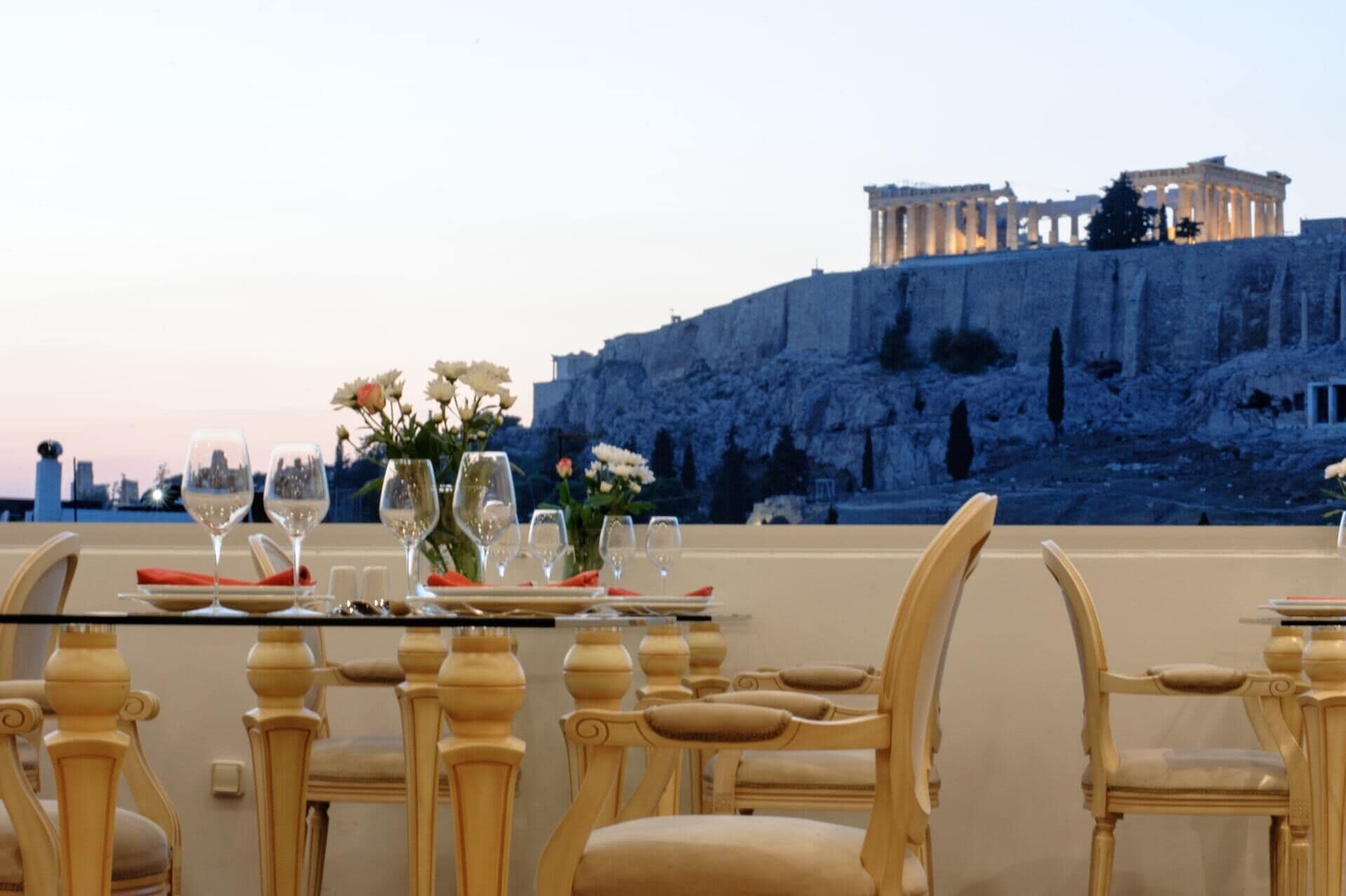 breakfast, lunch and dinner served