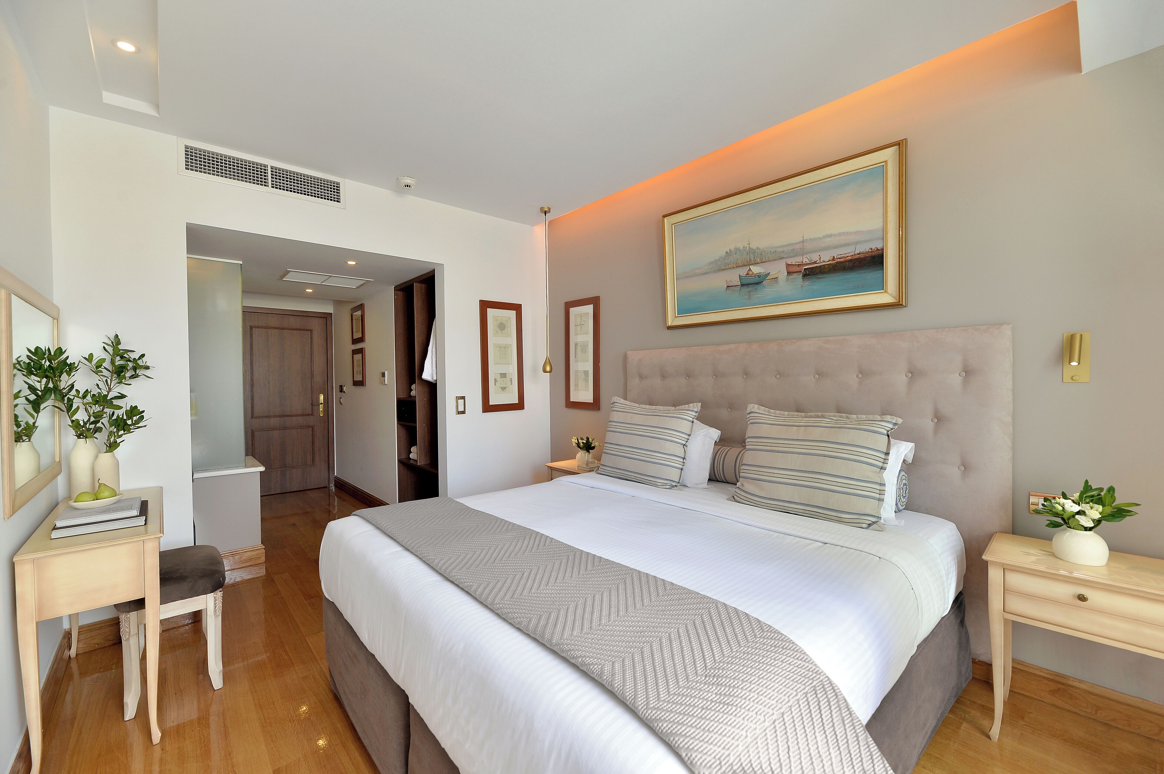 Premium-værelse - balkon (Acropolis View) | Pengeskab på værelset, skrivebord, mørklægningsgardiner, lydisolering