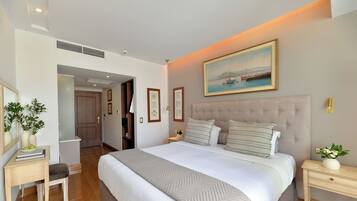 Premium-værelse - balkon (Acropolis View) | Pengeskab på værelset, skrivebord, mørklægningsgardiner, lydisolering