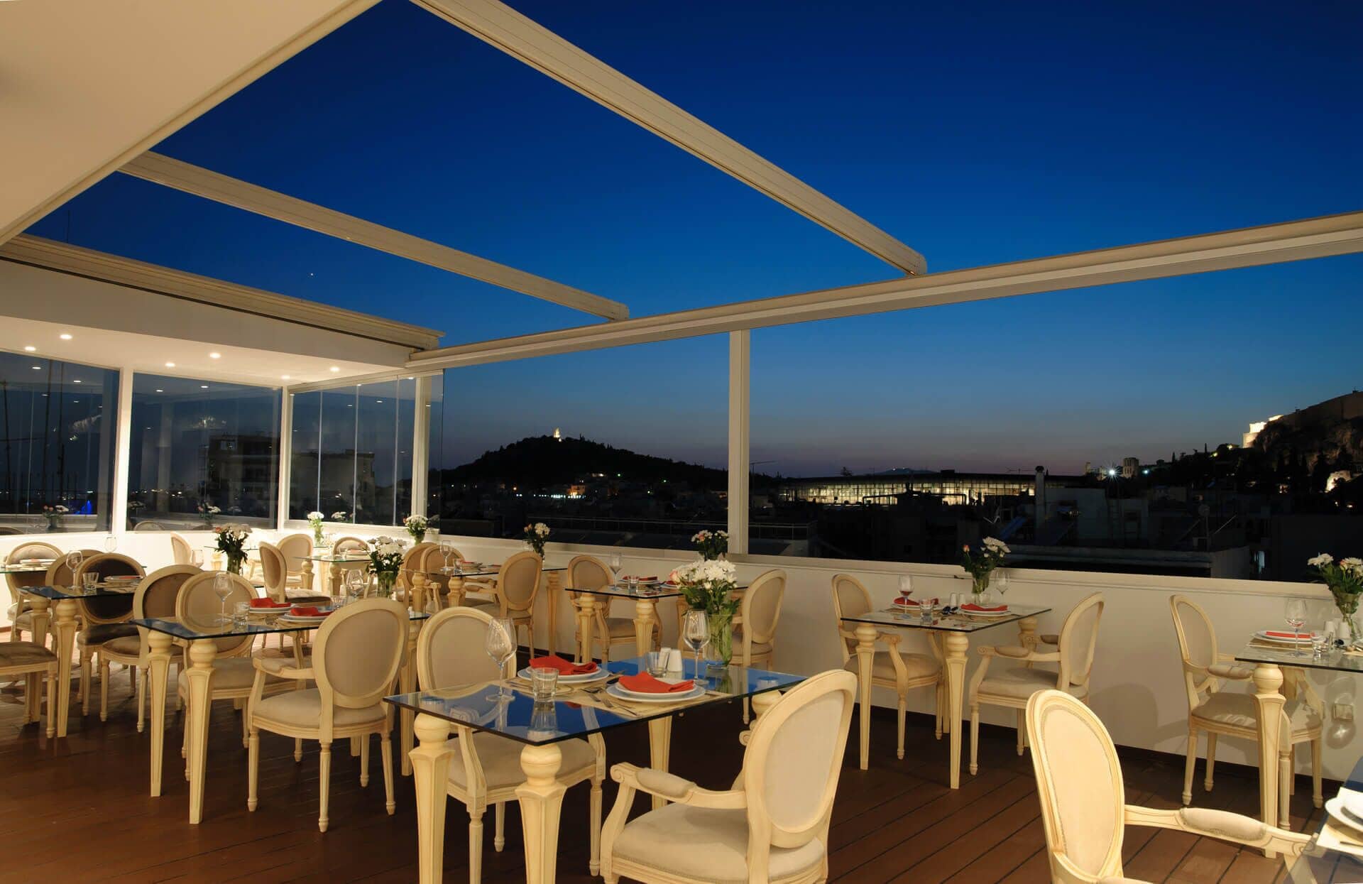 breakfast, lunch and dinner served