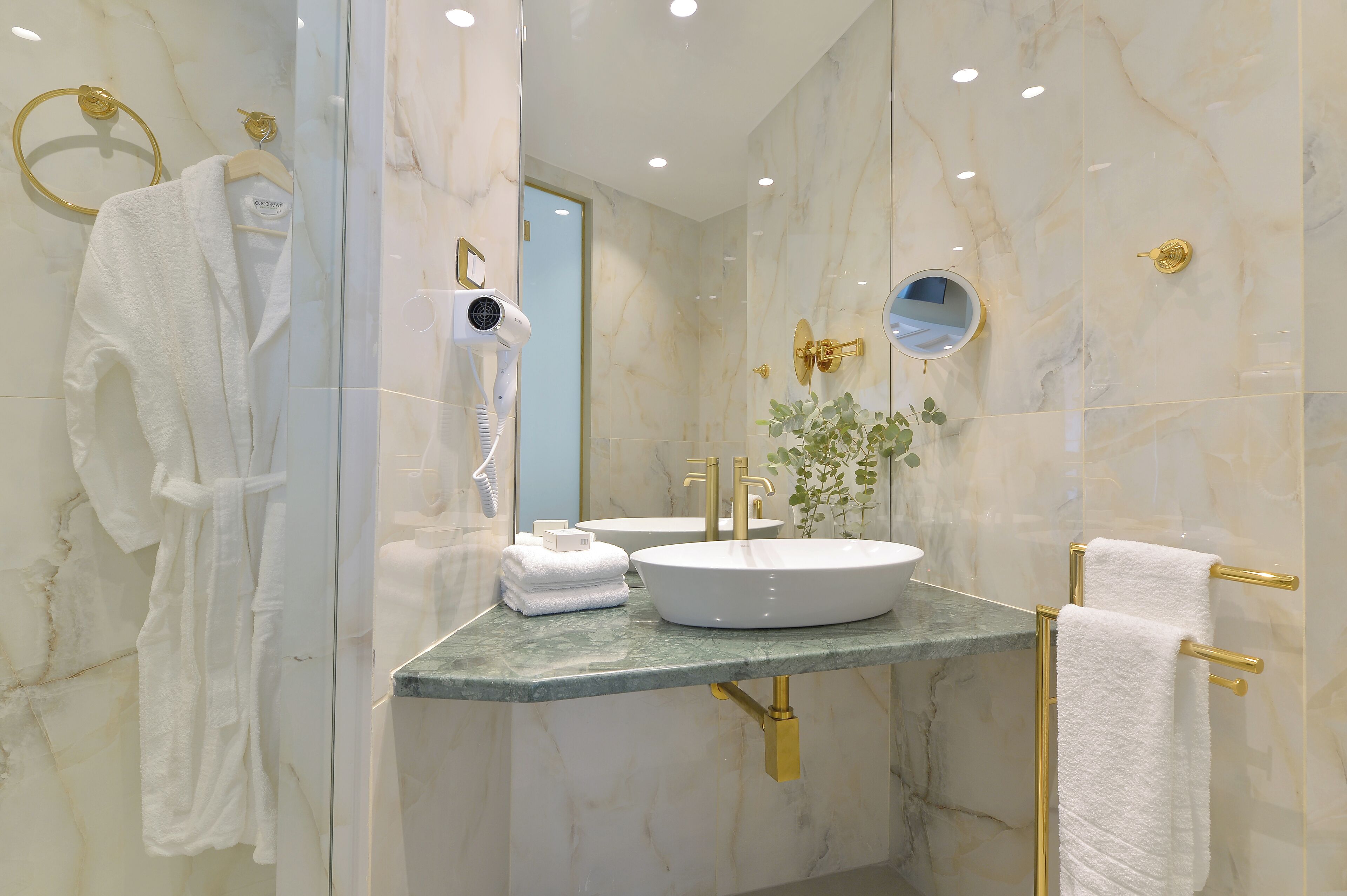 deluxe room | bathroom | rainfall showerhead, free toiletries, hair dryer, slippers