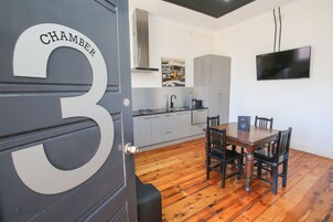 Chamber 3 | In-room dining