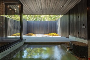 Wa Suite | Bathroom | Separate bathtub and shower, spring water bathtub, free toiletries - Kanaya Resort Hakone (Hakone)