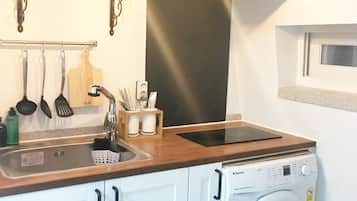 Family Room, 2 Bedrooms | Private kitchenette | Fridge, microwave, cookware/dishes/utensils